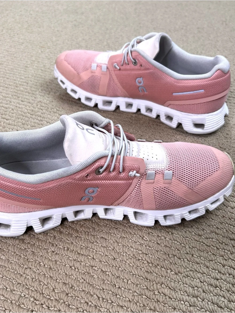 ON Cloud 5 Peach/White Women's Running Shoes Size 8.5